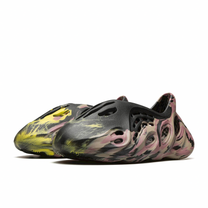 ADIDAS YEEZY FOAM RUNNER "MX Carbon"